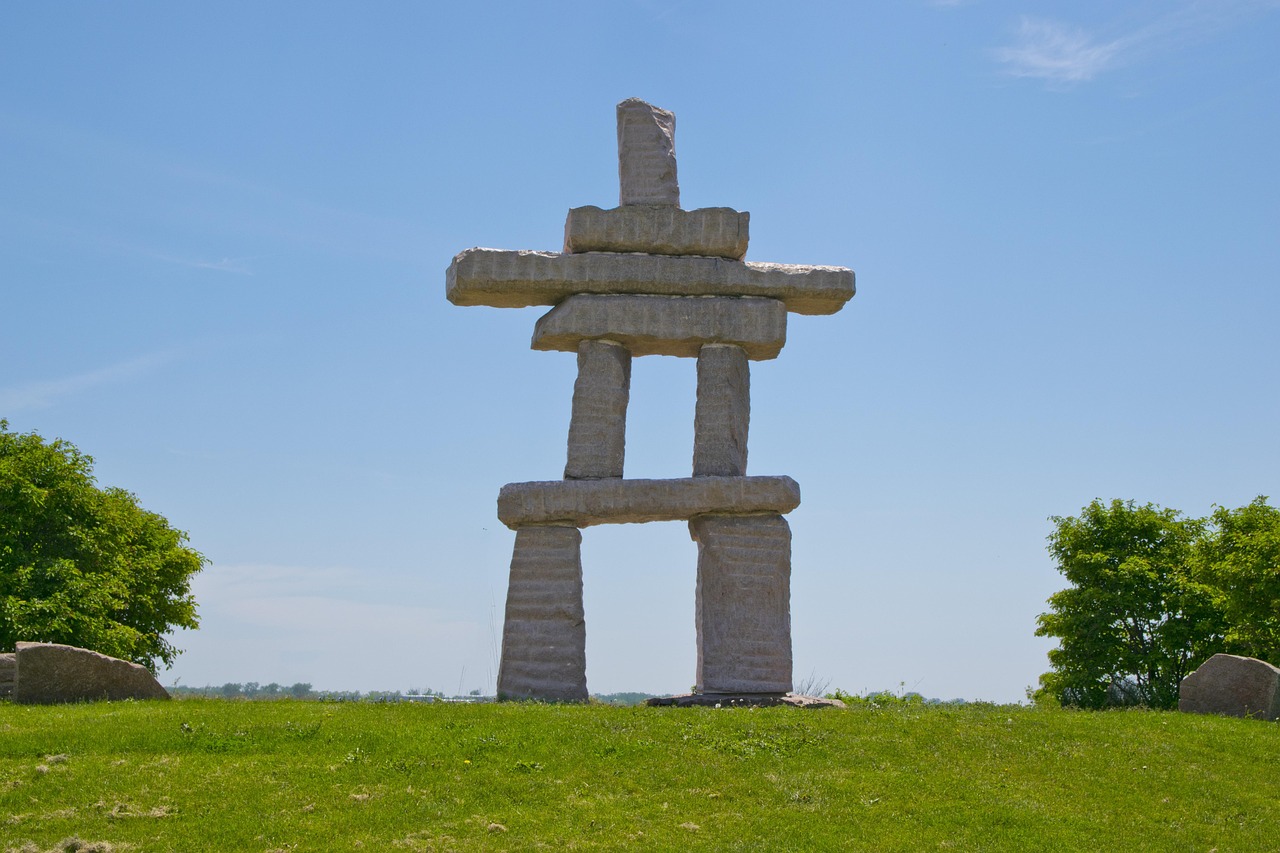 Indigenous Culture: 🎵 Indigene Musiker brechen Records: Von traditionellem Gesang zu Hip-Hop und Pop